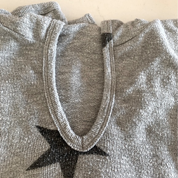 Jupee gray with stars motif. Light weight long sleeve and v neck hoodie. Size L - Picture 5 of 7